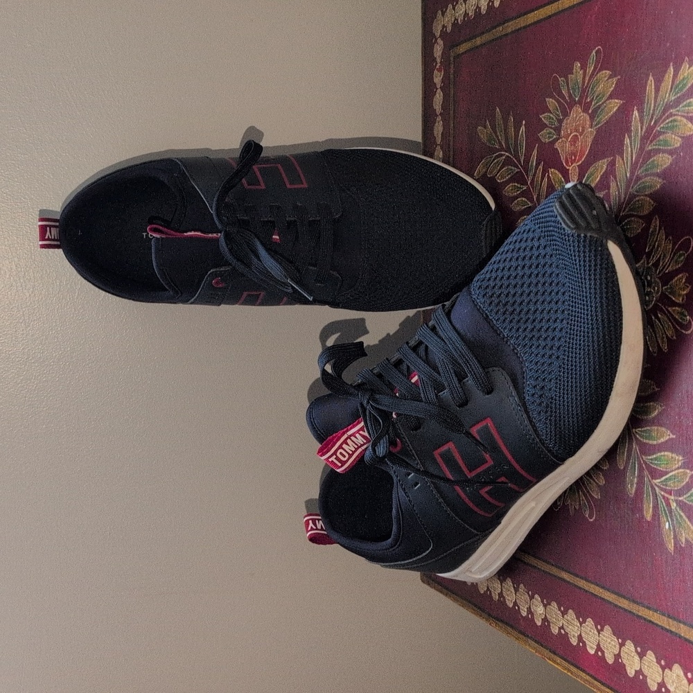 Tommy Hilfiger Men's Blue and Red Sneakers